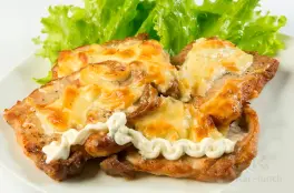 Медальон с соусом бешамель